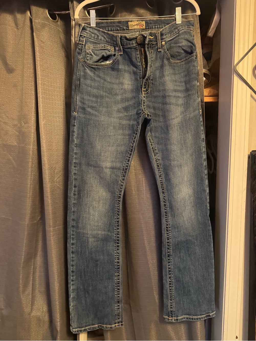 Wrangler Men's Straight-Leg Faded Blue Jeans